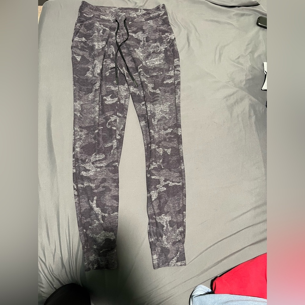 lululemon gray  Camouflage Joggers size 6